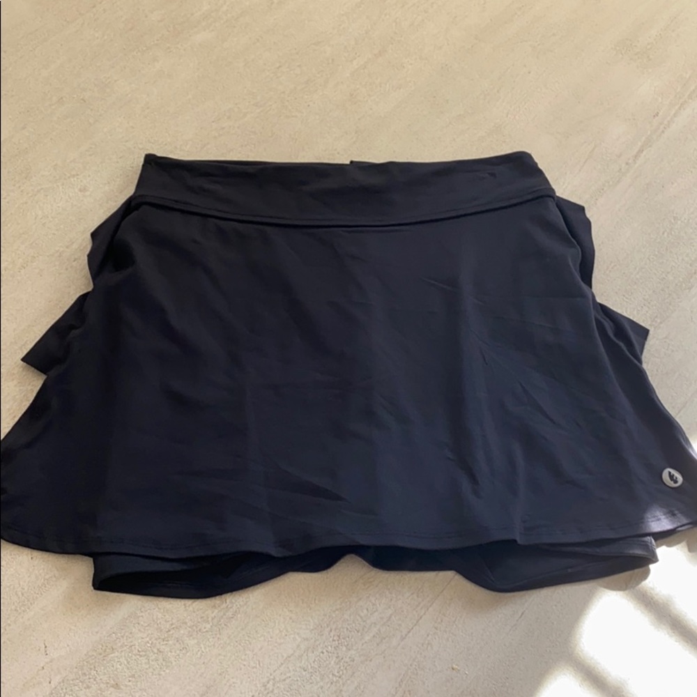 Black active skirt